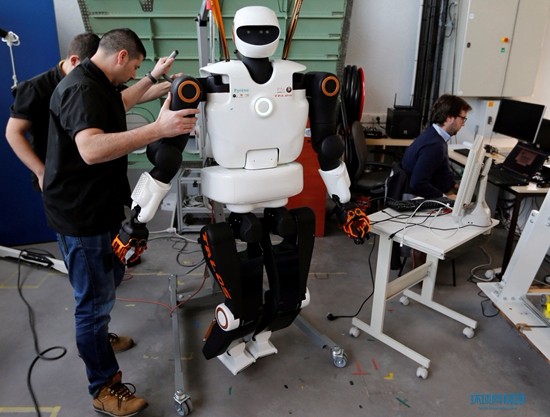 法國研發智能機器人勤雜工 家務助手的新時代